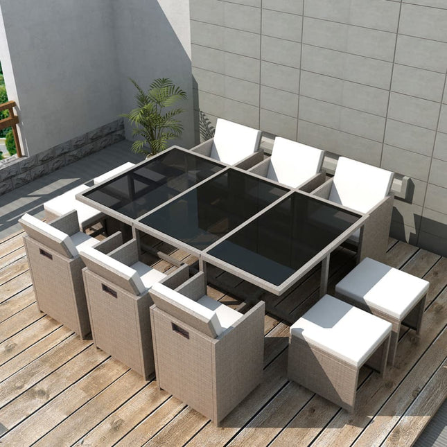 Table et chaises de jardin en résine tressée beige avec coussins crème