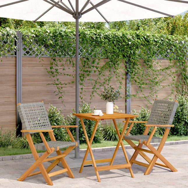 Table carrée et 2 chaises de jardin pliantes en résine tressée grise et acacia massif