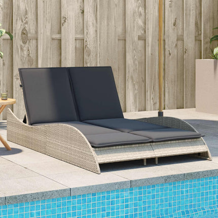 Bain de soleil double en résine tressée gris clair avec coussins crème