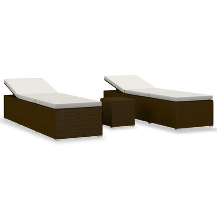 Ensemble de 2 bains de soleil avec table d'appoint en résine tressée marron et coussins blancs